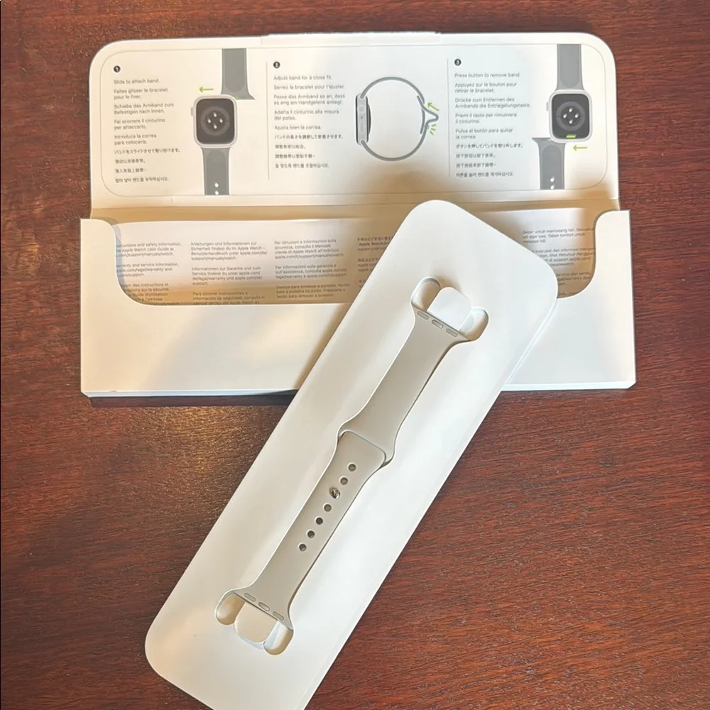 Apple Silver Arm and Wristband for Wearables NEW